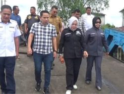 Pimpinan dan Anggota DPRD Tanjab Timur Turun Langsung Cek Kerusakan Jembatan Muara Sabak